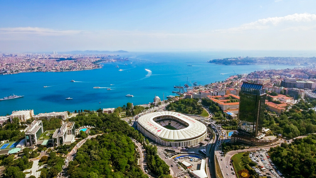 Best Places to Stay in Istanbul for Nightlife